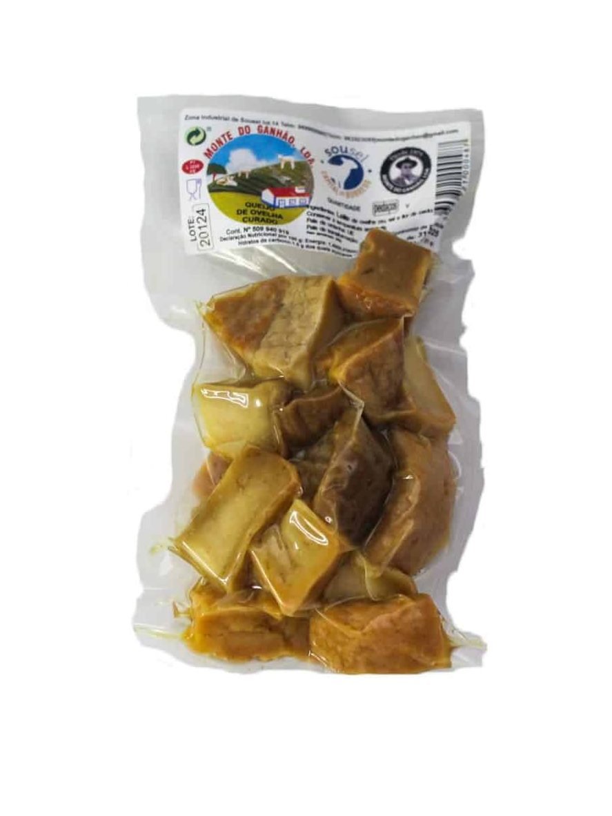 Pedaços de Queijo de Ovelha Curado Envelhecido